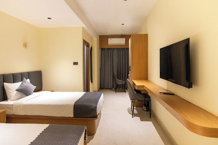 Room 8 of 25
