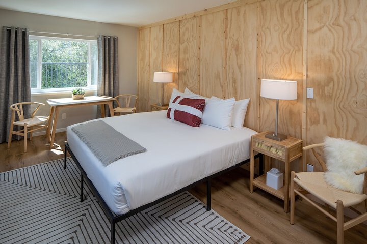 Room 11 of 24