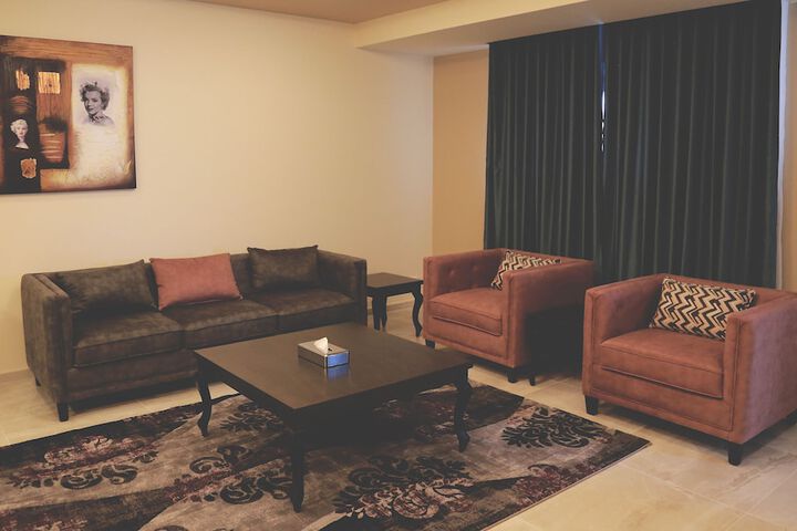 Room 35 of 79
