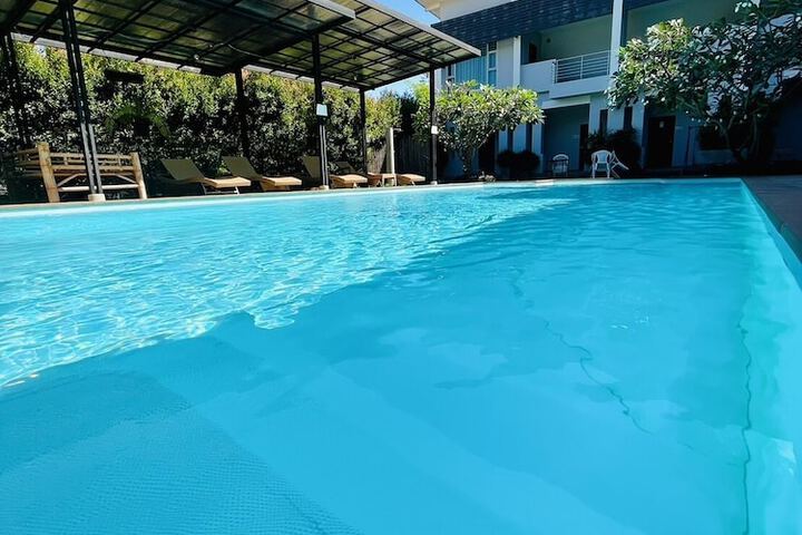 Hotel with Pool