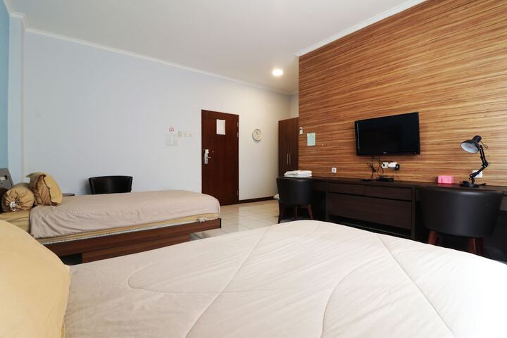 Room 8 of 25