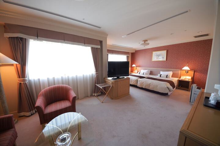 Room 5 of 43