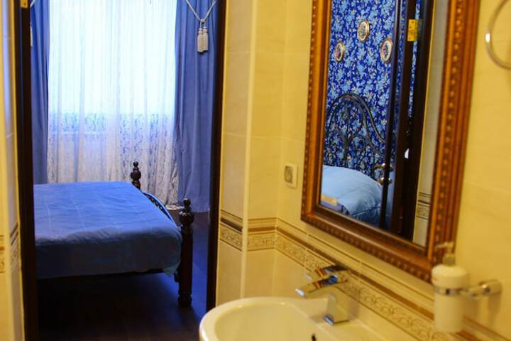 Room 21 of 32