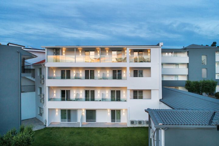 Hotel 215 of 221