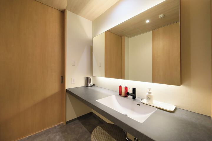Room 18 of 42