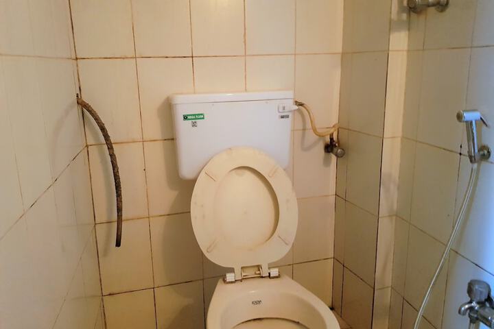 Room 10 of 12