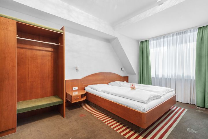 Room 17 of 56