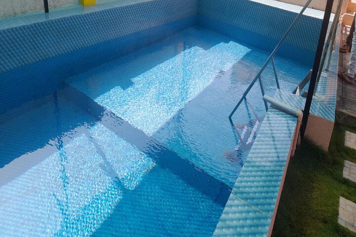 Pool 15 of 21
