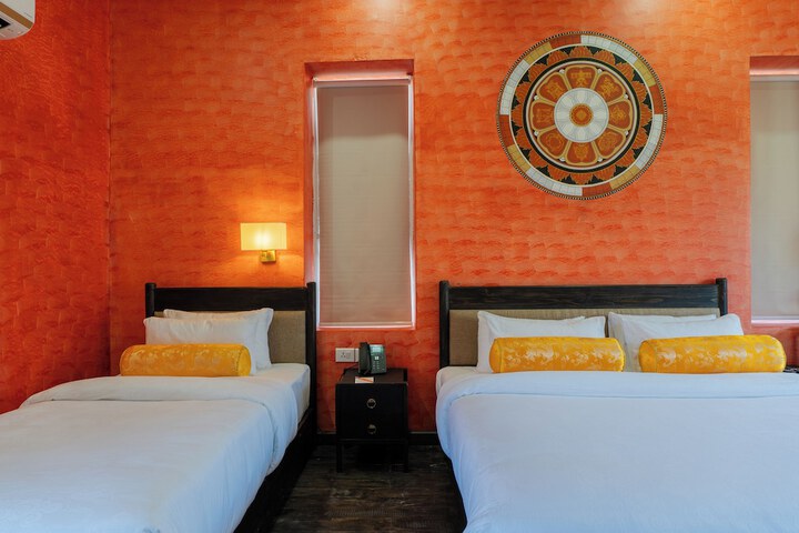 Room 25 of 198