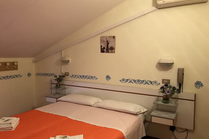 Room 10 of 24