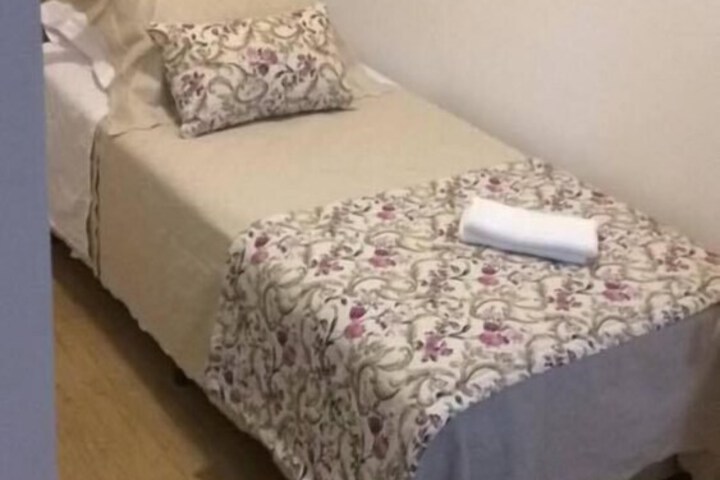 Room 7 of 16
