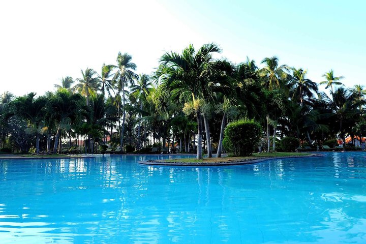 Pool 40 of 83