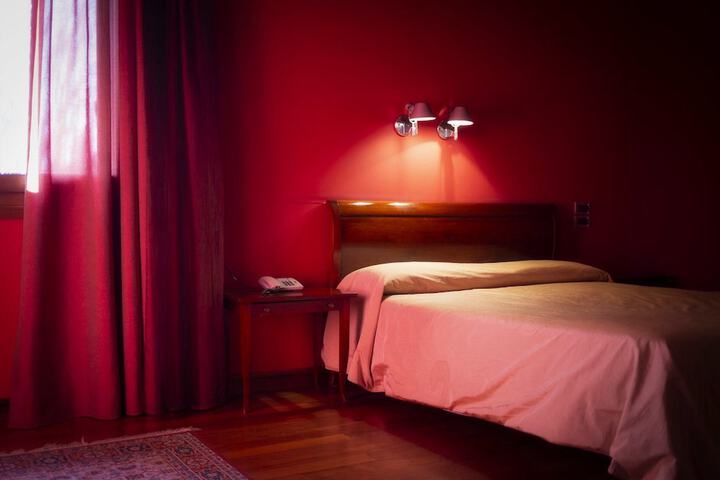 Room 10 of 68