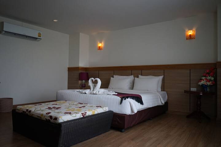 Room 13 of 37