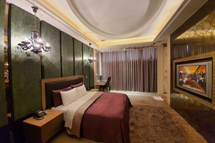 Room 44 of 63