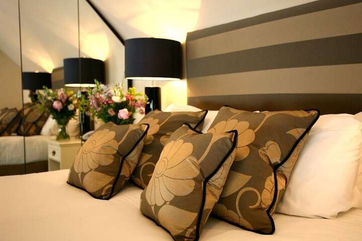 Room 2 of 18