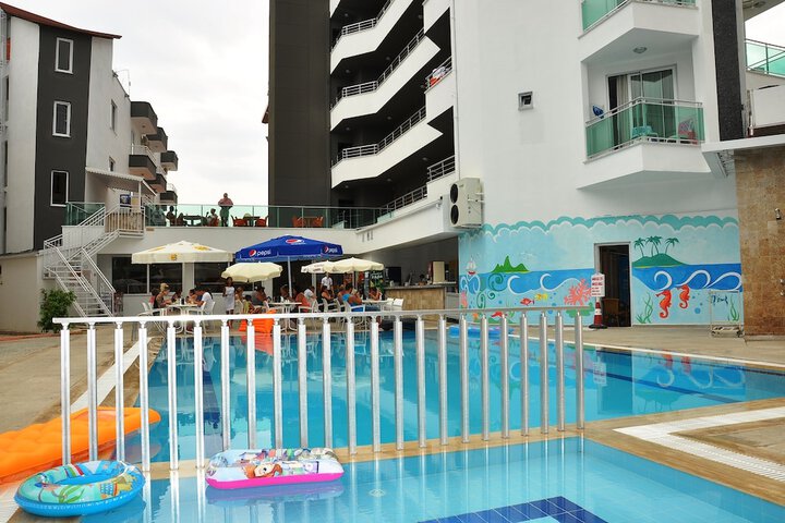 Hotel Pool