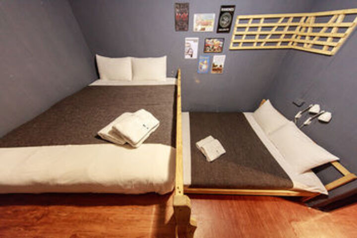 Room 7 of 19