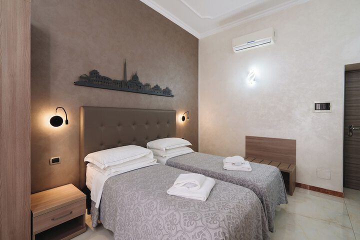 Room 53 of 180