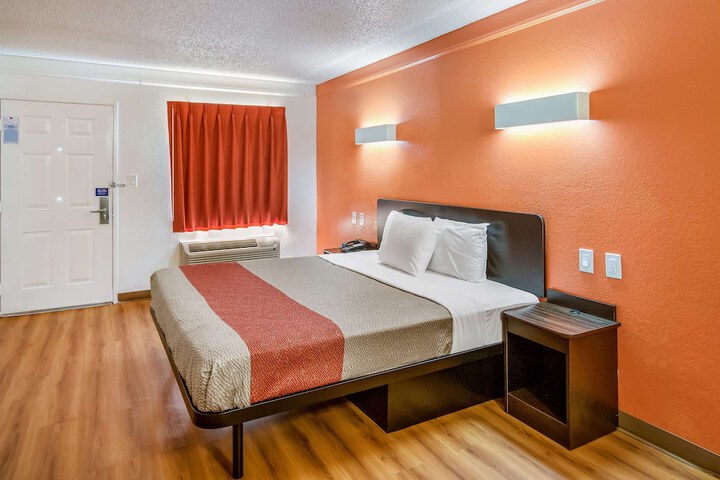 2 Double Beds (6 of 14)