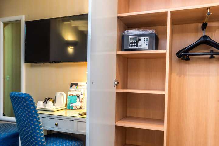 Room 32 of 55