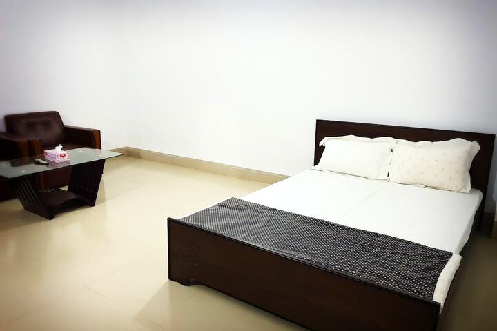 Room 10 of 37