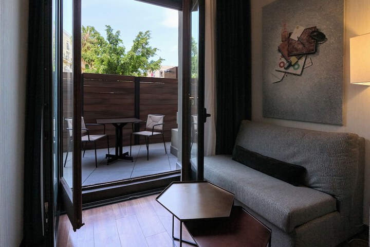 Room 6 of 62