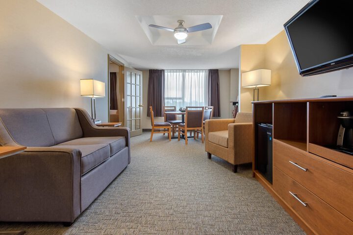 Room 5 of 32