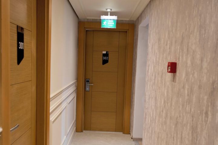 Ballroom/Hall 81 of 92
