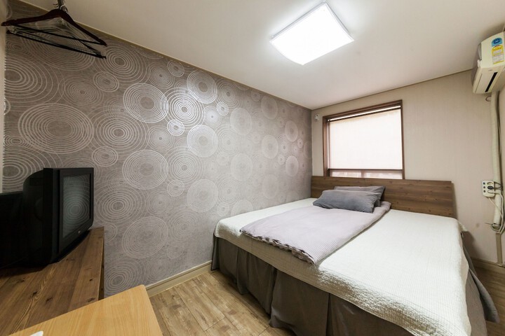 Room 27 of 43