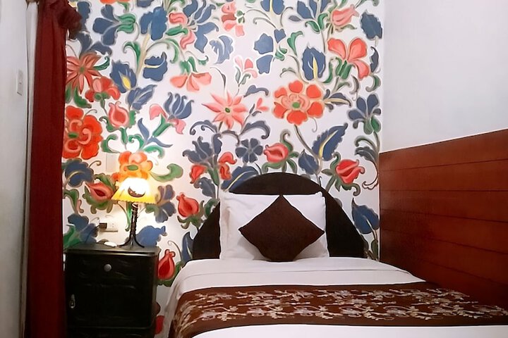 Room 10 of 19