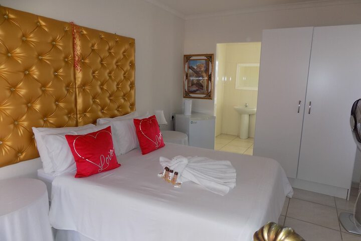 Room 2 of 35