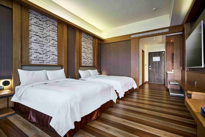 Room 10 of 66