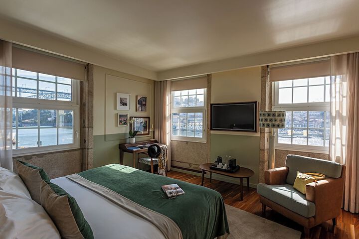 Room 28 of 49