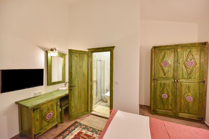 Room 16 of 90