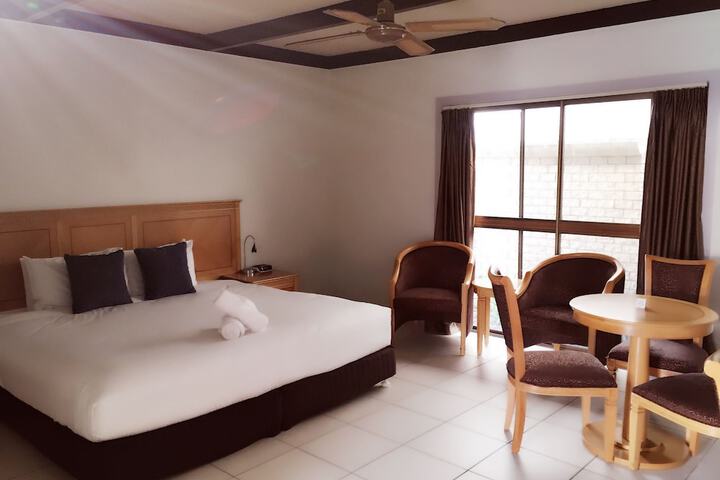 Room 34 of 63