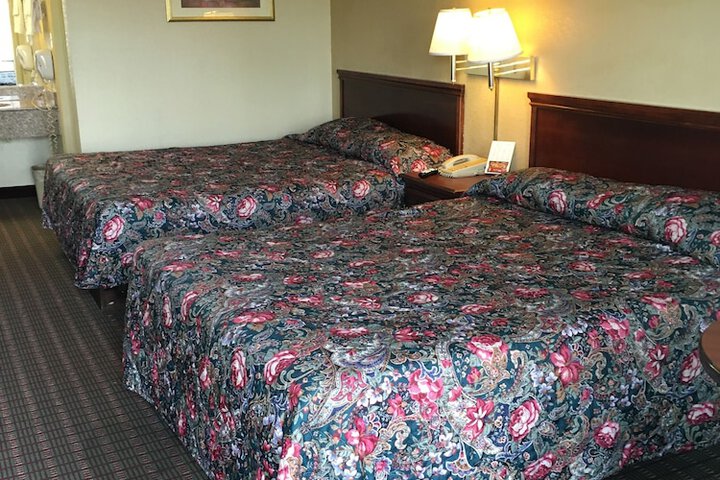 1 King Bed (5 of 6)