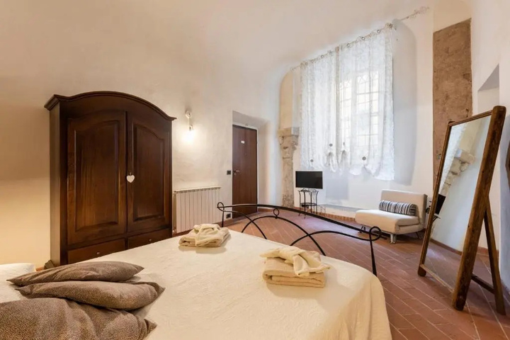 Room 3 of 18