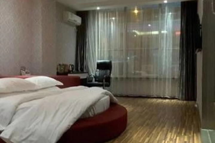 Room 3 of 15