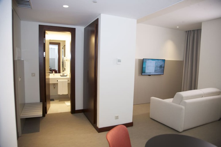 Room 7 of 37