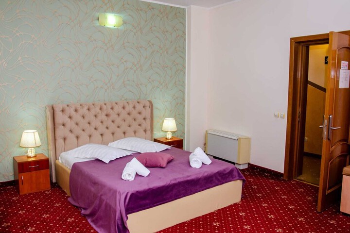 Room 28 of 37
