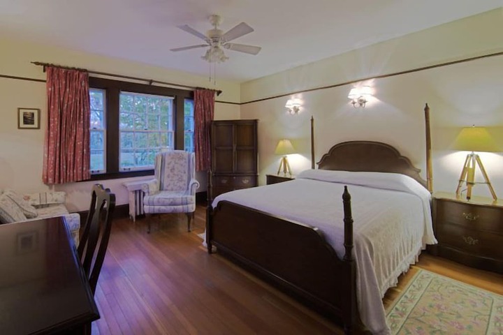 Room 9 of 34