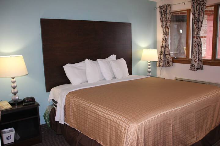 Room 4 of 33