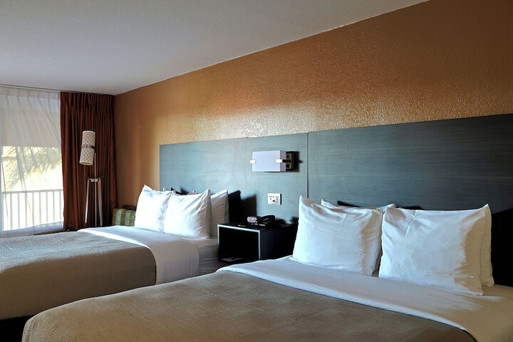 2 Queen Beds (10 of 32)