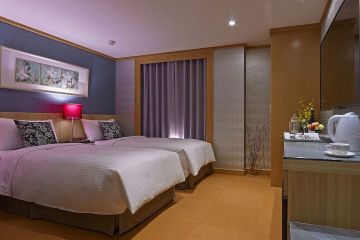 Room 13 of 40