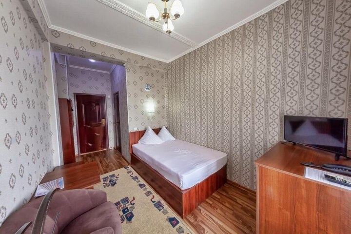 Room 5 of 40