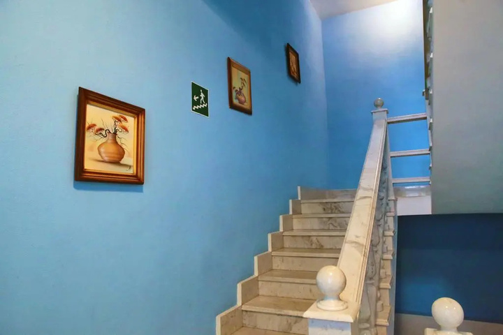 Room 5 of 8