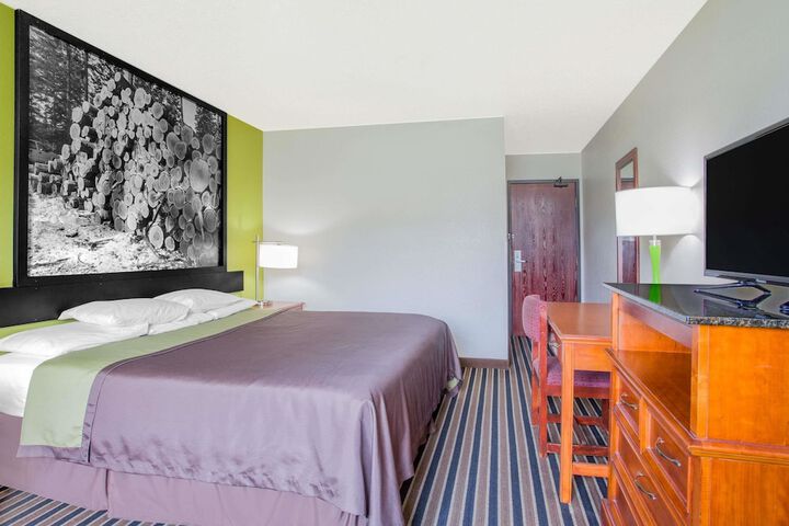 1 King Bed (23 of 24)