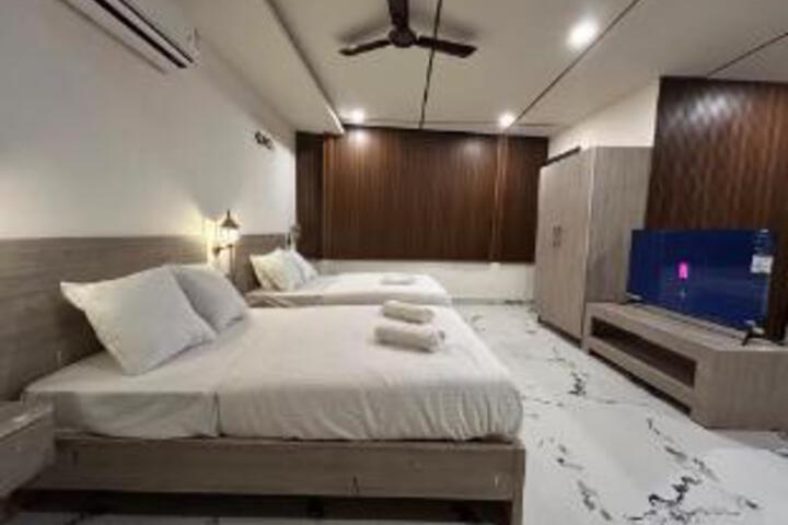 Room 16 of 16
