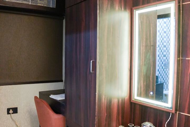 Room 11 of 23